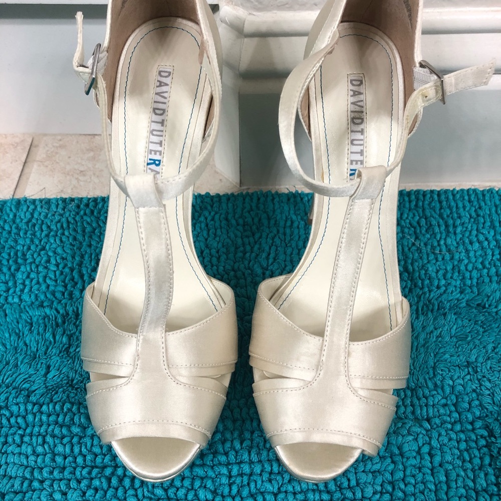 Never worn David Tutera Shoes Ivory